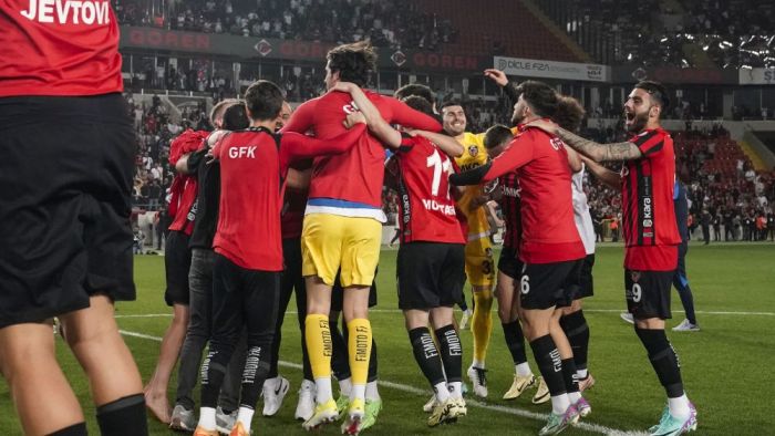 Süper Lig'de kim düşecek? Kim kalacak?